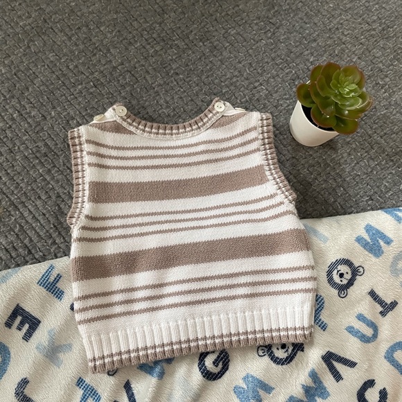 Baby Knit Vest - Picture 4 of 4